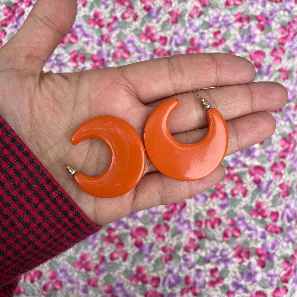 Groovy earrings